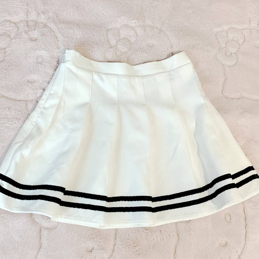 SHEIN - White Pleated Skirt (S)